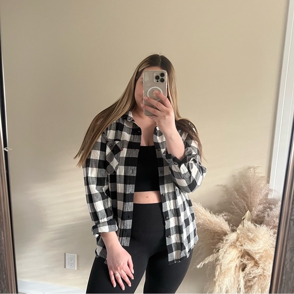 Levi’s black plaid button down shirt - Picture 2 of 6